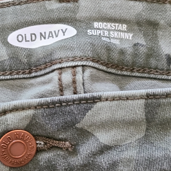 Old Navy Camo Rockstar Super Skinny 16P Jeans - Picture 5 of 10